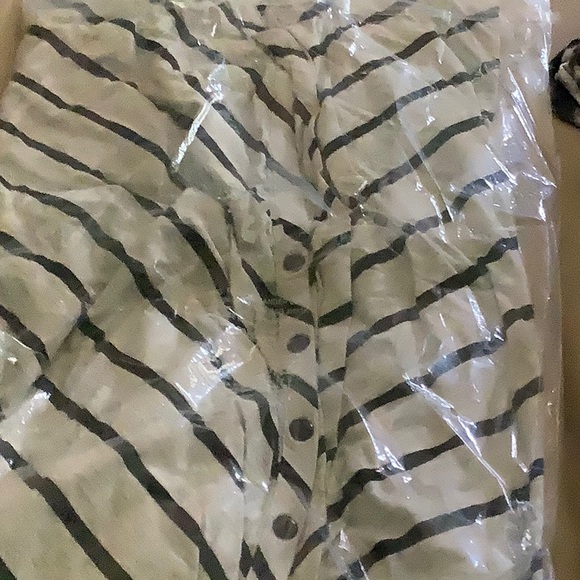 πFirm price π Absolutely gorgeous Maxi dress Knot in front Front size 3X NWT - Picture 7 of 9